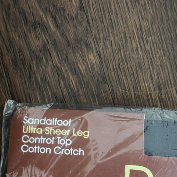 Vintage 1983 new in packaging Round the Clock Sheer Radiance Pantyhose - Picture 2 of 6